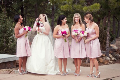 розовые платья подружек невесты