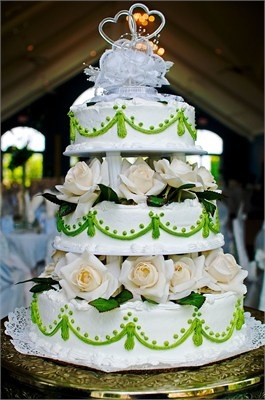 Бело-зеленый свадебный торт