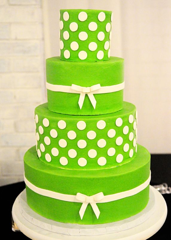 Бело-зеленый свадебный торт
