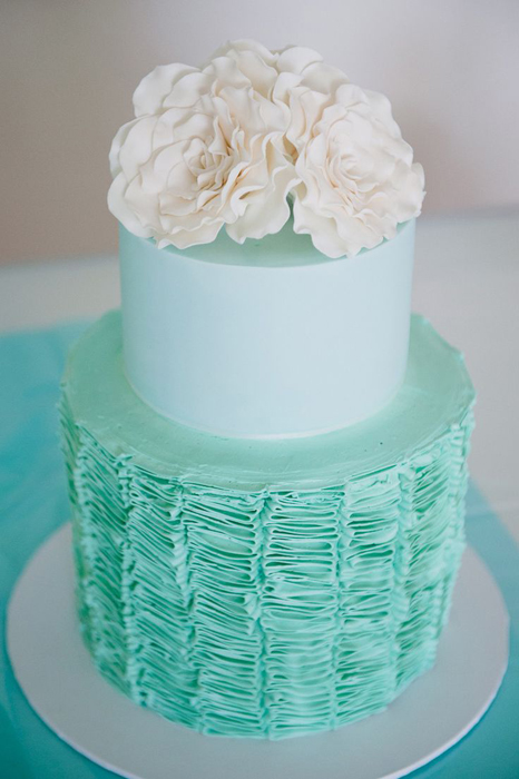 свадебный торт в бирюзовом цвете