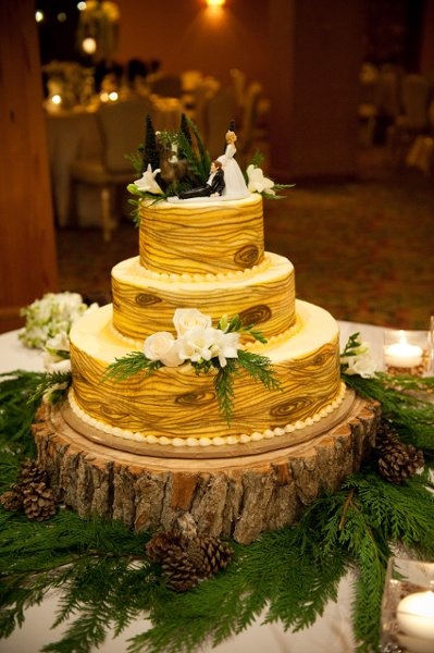 Торт для зимней свадьбы в стиле рустик