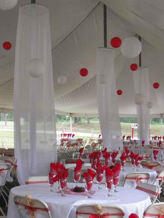 оформление свадебного зала красно белое