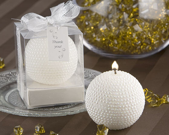 Свечи – доступный и красивый подарок для гостей на свадьбе