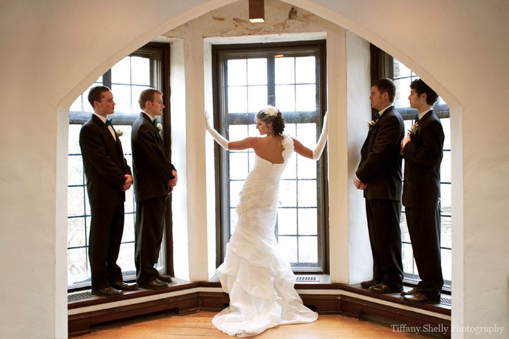 Невеста и друзья жениха: идеи для фото