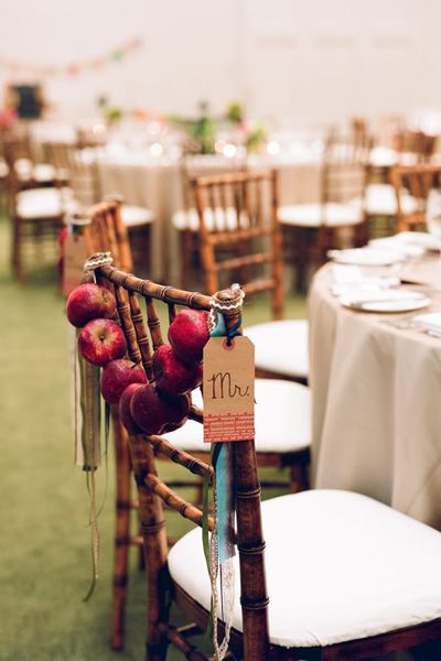 декор свадебных стульев