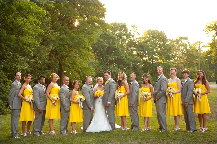Желто-серая свадьба: образ дружек и бояр