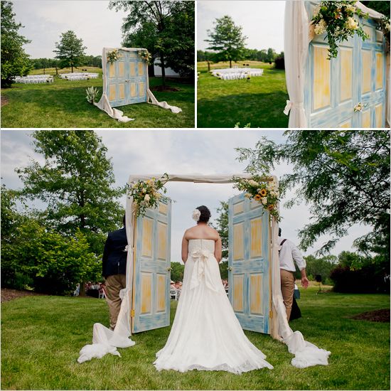 Двери в качестве свадебной арки