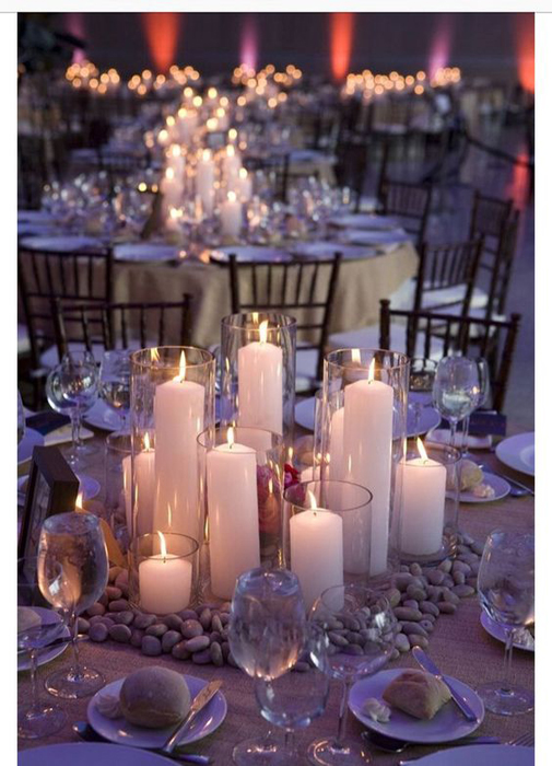 Оформление свечей на свадьбу с помощью живых цветов